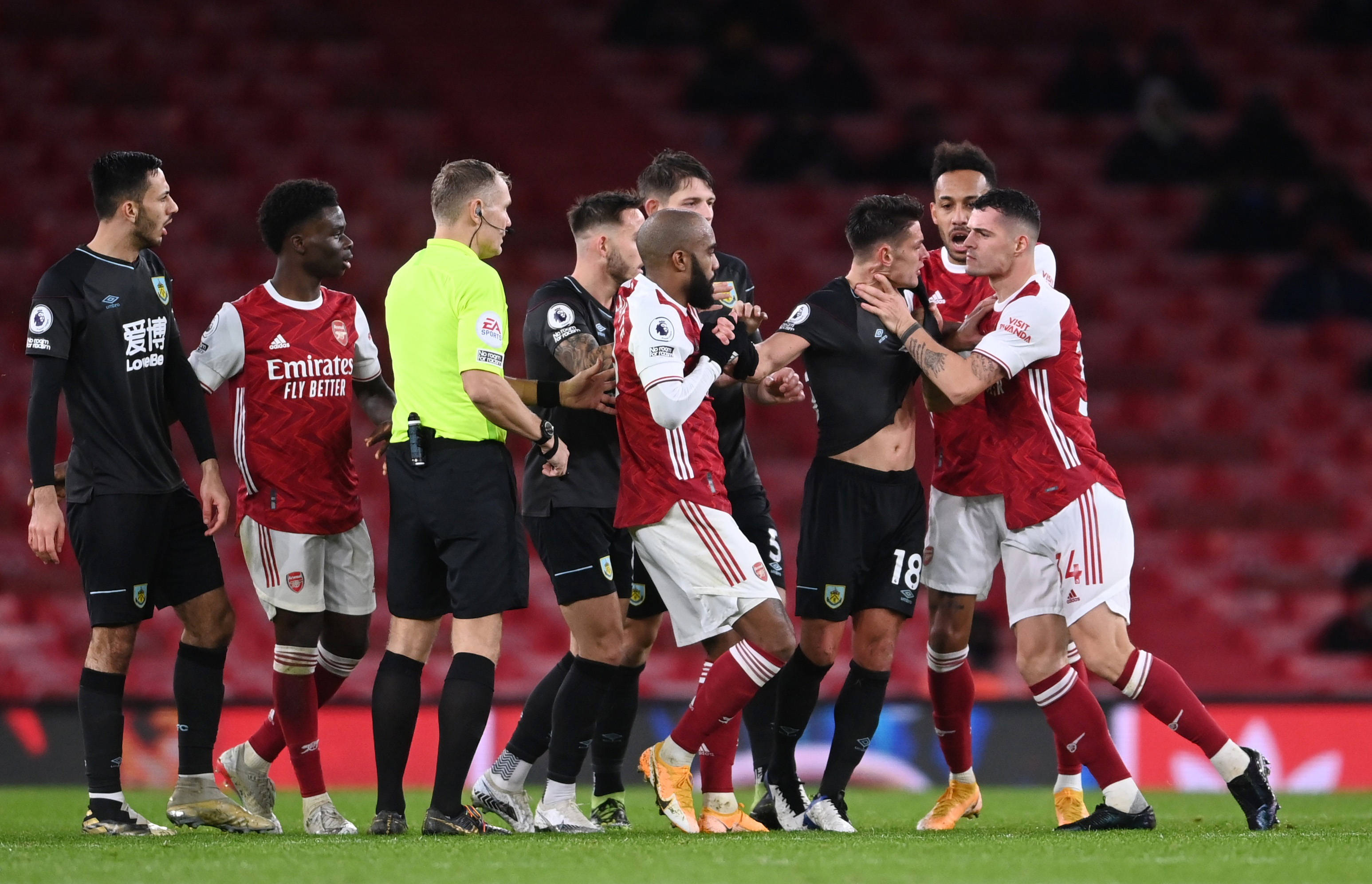 着每一名球 着每一名球